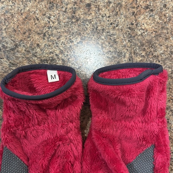 The North Face Thermal Fleece Mittens Size Medium Fuchsia Gray Soft Warm - Picture 5 of 9